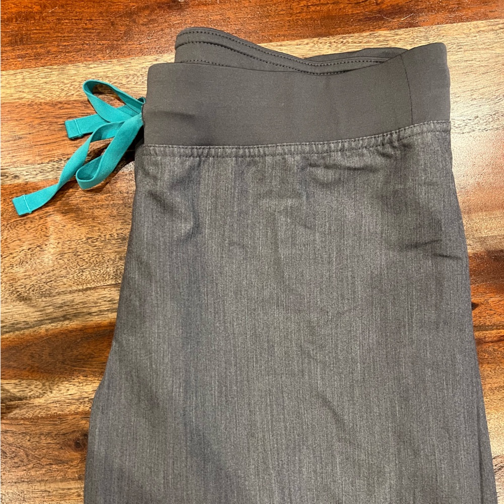 FIGS women scrub pants